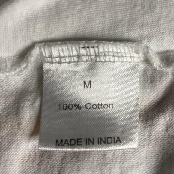 Women’s Short Sleeve Graphic T-Shirt | Size Medium - Picture 4 of 4